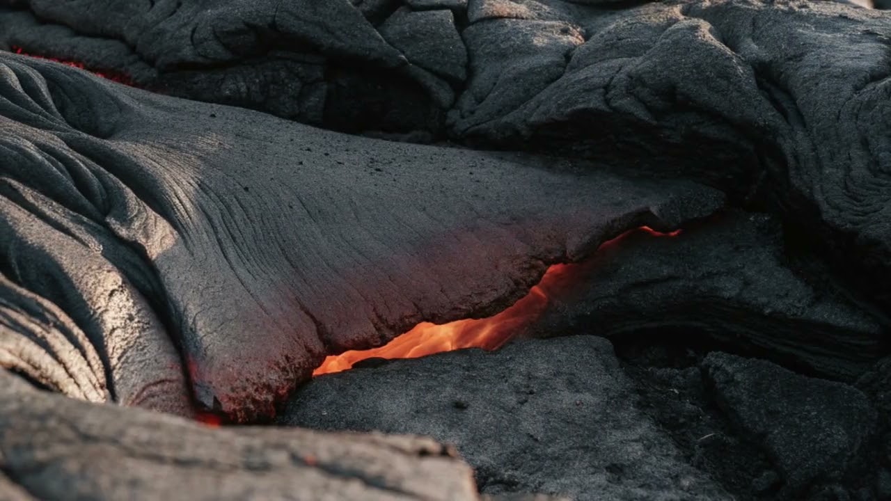Volcanic Breath / El Aliento del Volcán