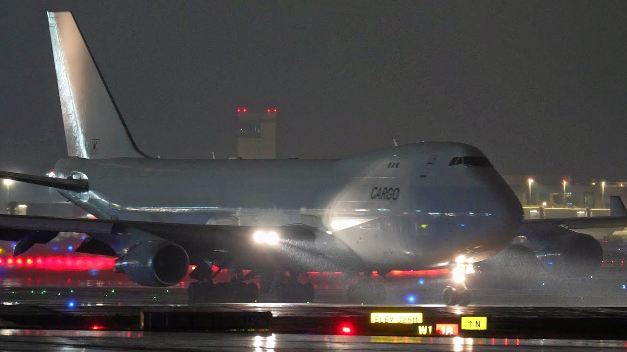 Nass, laut, episch: Air Zeta B747 Night Rain Spotting in Frankfurt – CF6 Power beim Rolling Takeoff