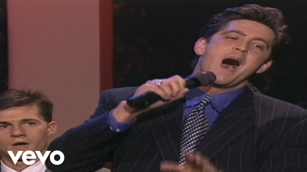 Bill & Gloria Gaither - The World Is Not My Home [Live] ft. Candy Hemphill Christmas, Ernie Haase
