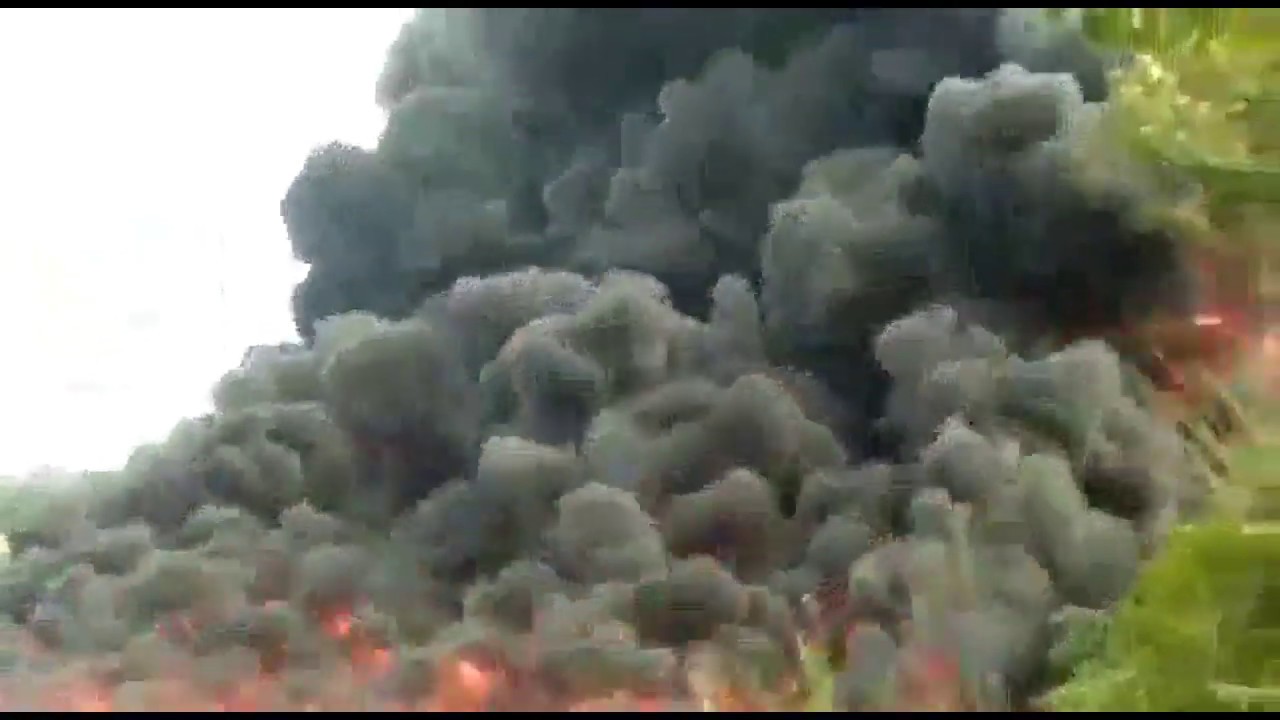 Assam: Massive Fire Engulfs Burhi Dihing River Allegedly After Oil Pipe Explosion