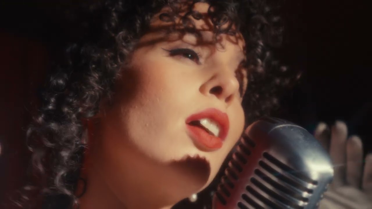 Raquel Sofía - Llorando En Una Bici (Video Oficial)