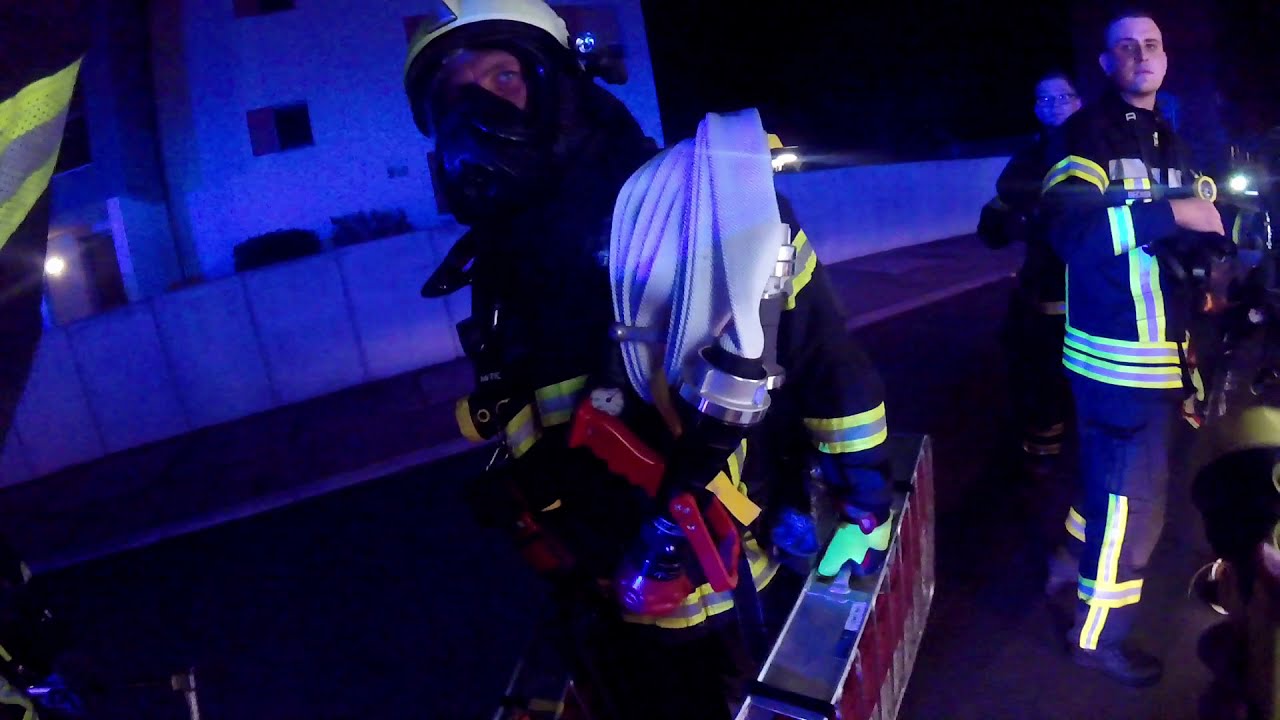 Feuerwehr Halberstadt - Brand in leerstehender Schule - Einsatzübung