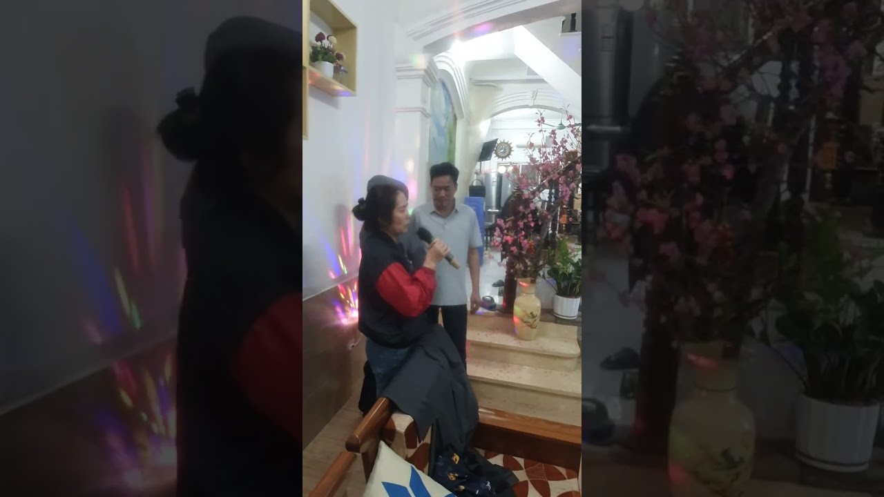 Đón xuân Bính Ngọ của cháu con gia đình Ông Phúc tại nhà cậu út Thịnh.