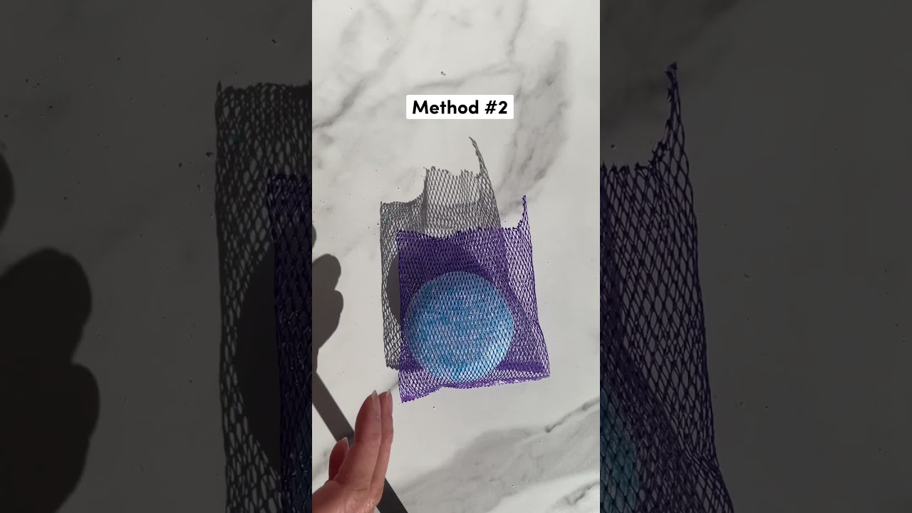 DIY Soap holder bag from produce nets #sustainableliving #bathroomhack #upcycle #shampoobar