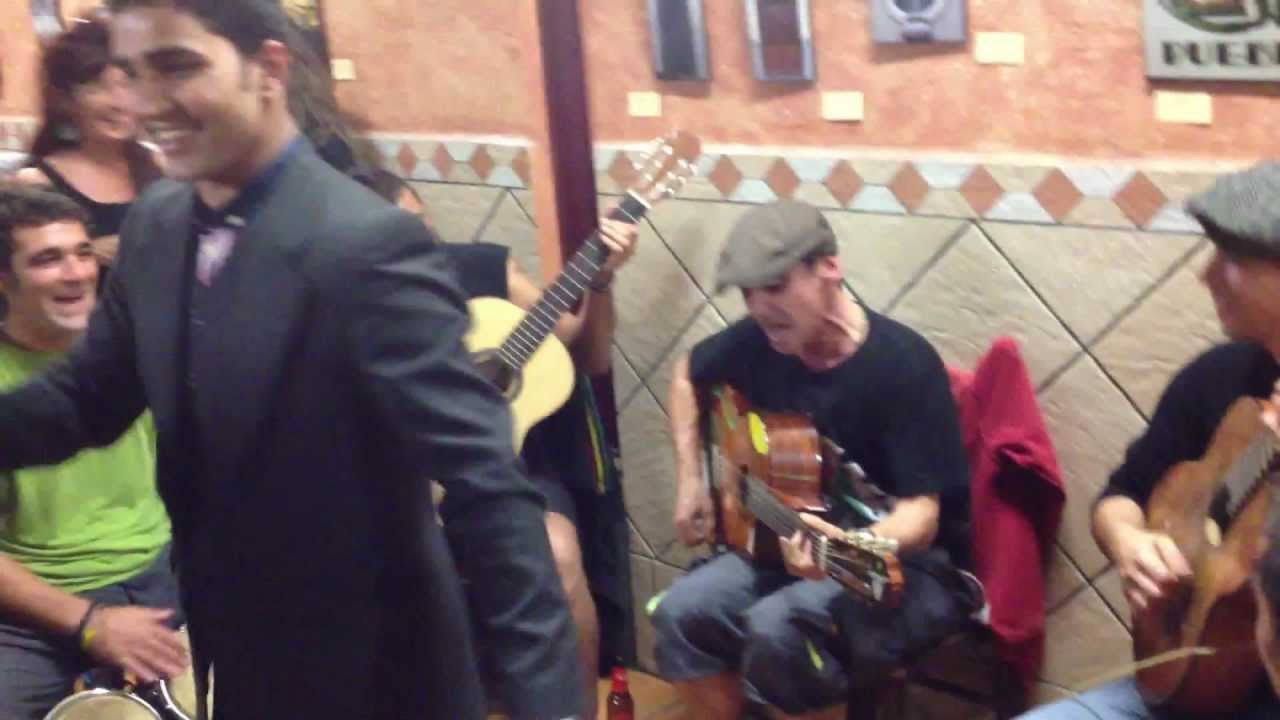 Manu Chao ft. Chimango (acústico) - Gitana 27/10/2012 Barcelona