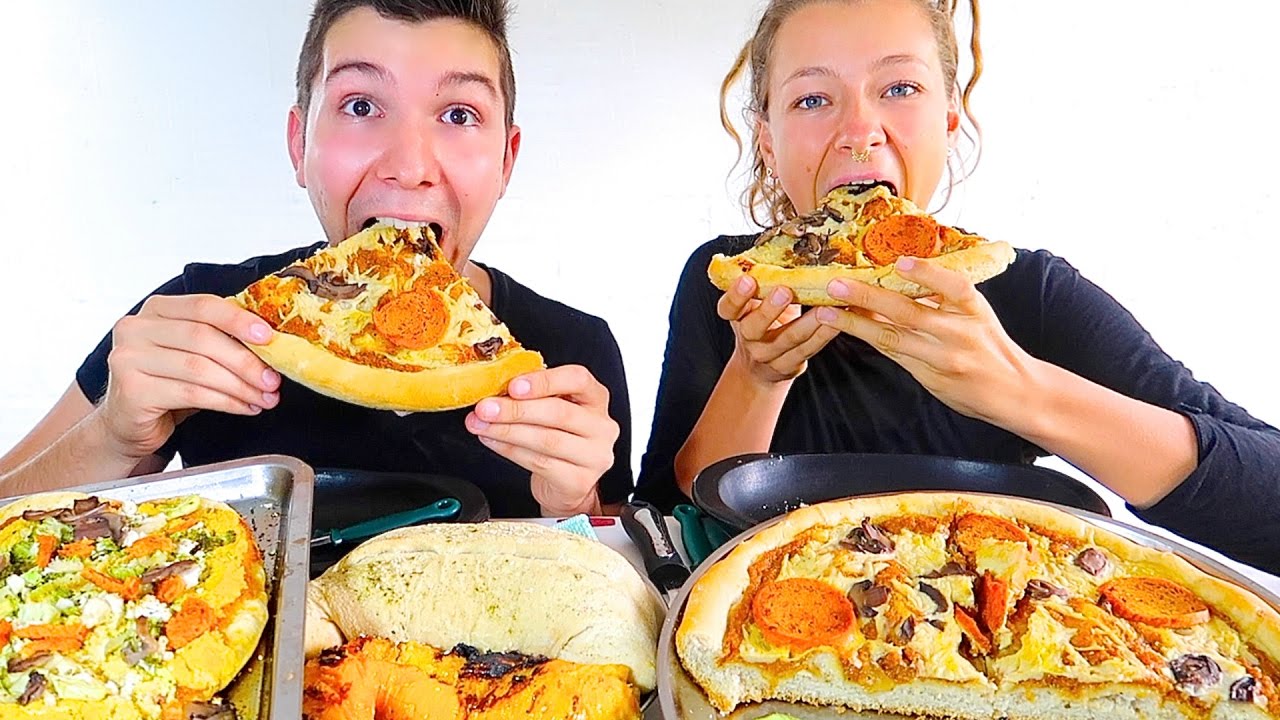 Mozzarella Ricotta Pepperoni Pizza & Calzone • MUKBANG