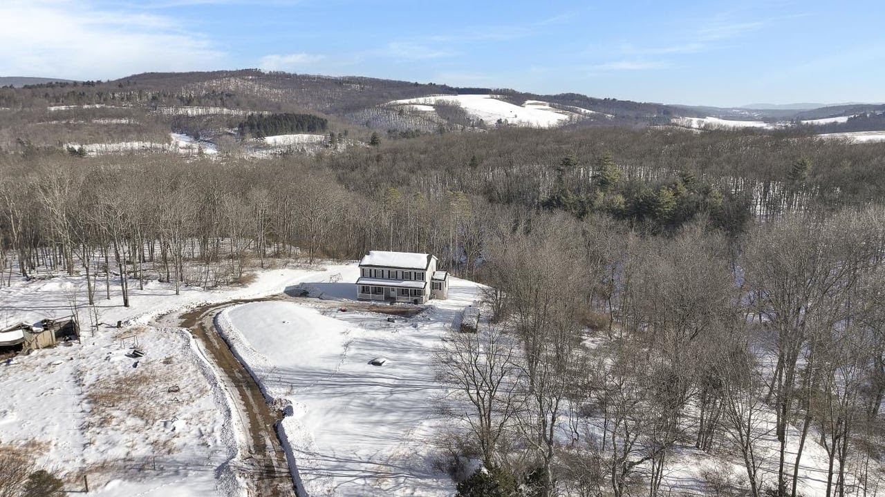 77 Sky High Ln, New Ringgold, PA