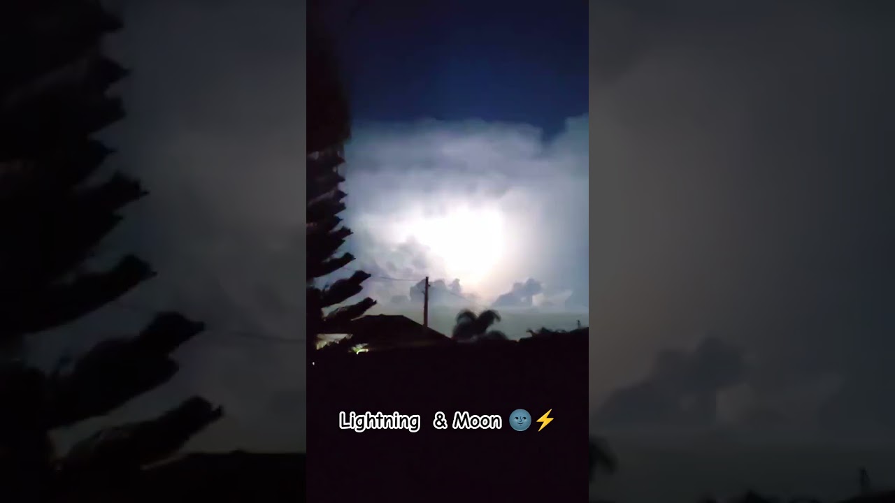 Amazing Lightning and the Moon 🌚⚡ #lightning #moon