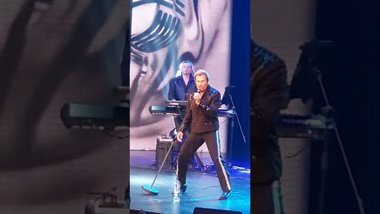 Gilles Glab alias Johnny Success tribute to Hallyday: introduction live toute la musique que j'aime.