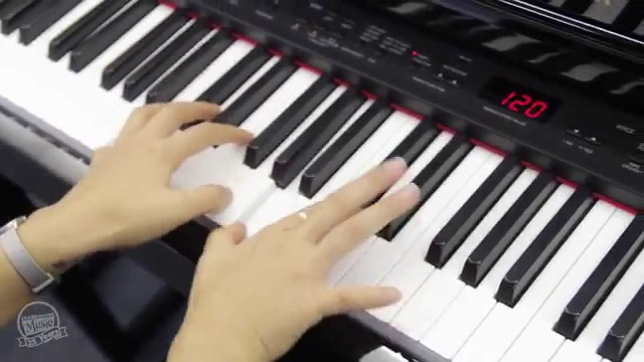 Yamaha CLP-430 Clavinova Demo