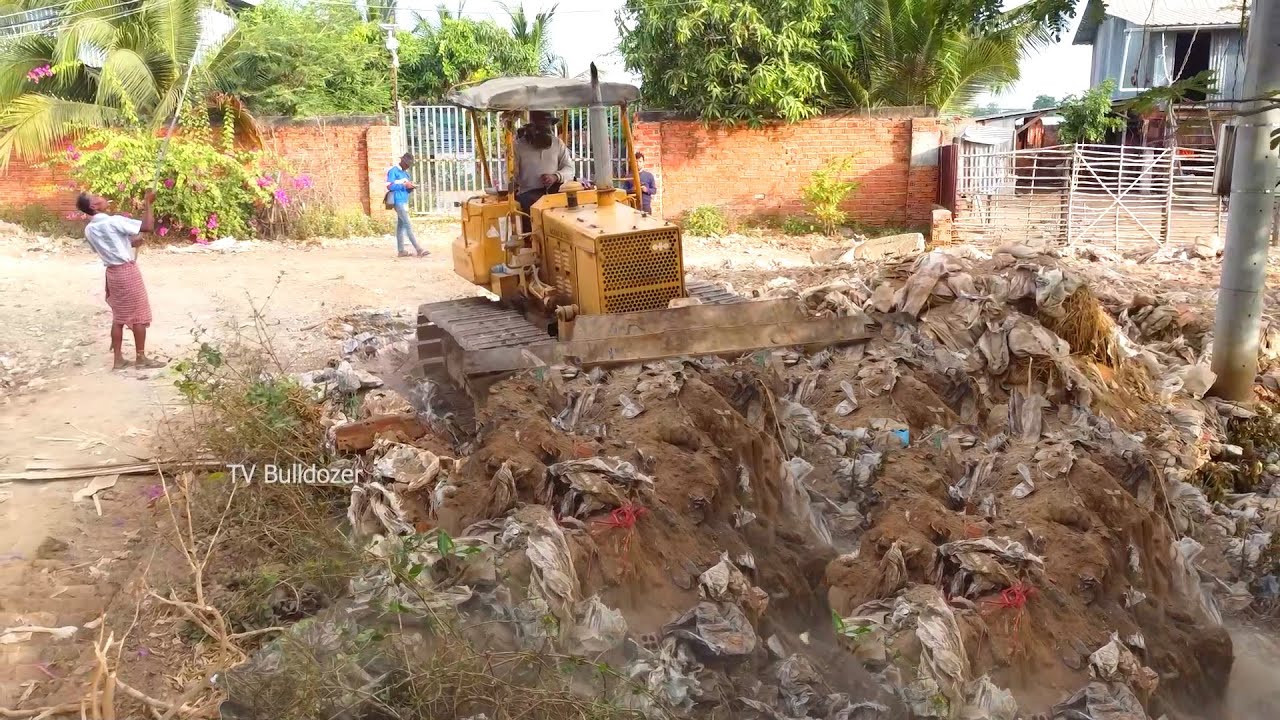 PERFECTLY JOB!!! Clearing Trash To Widen Flooded Protection Roads By D31P Dozer Clearing Trash, Land