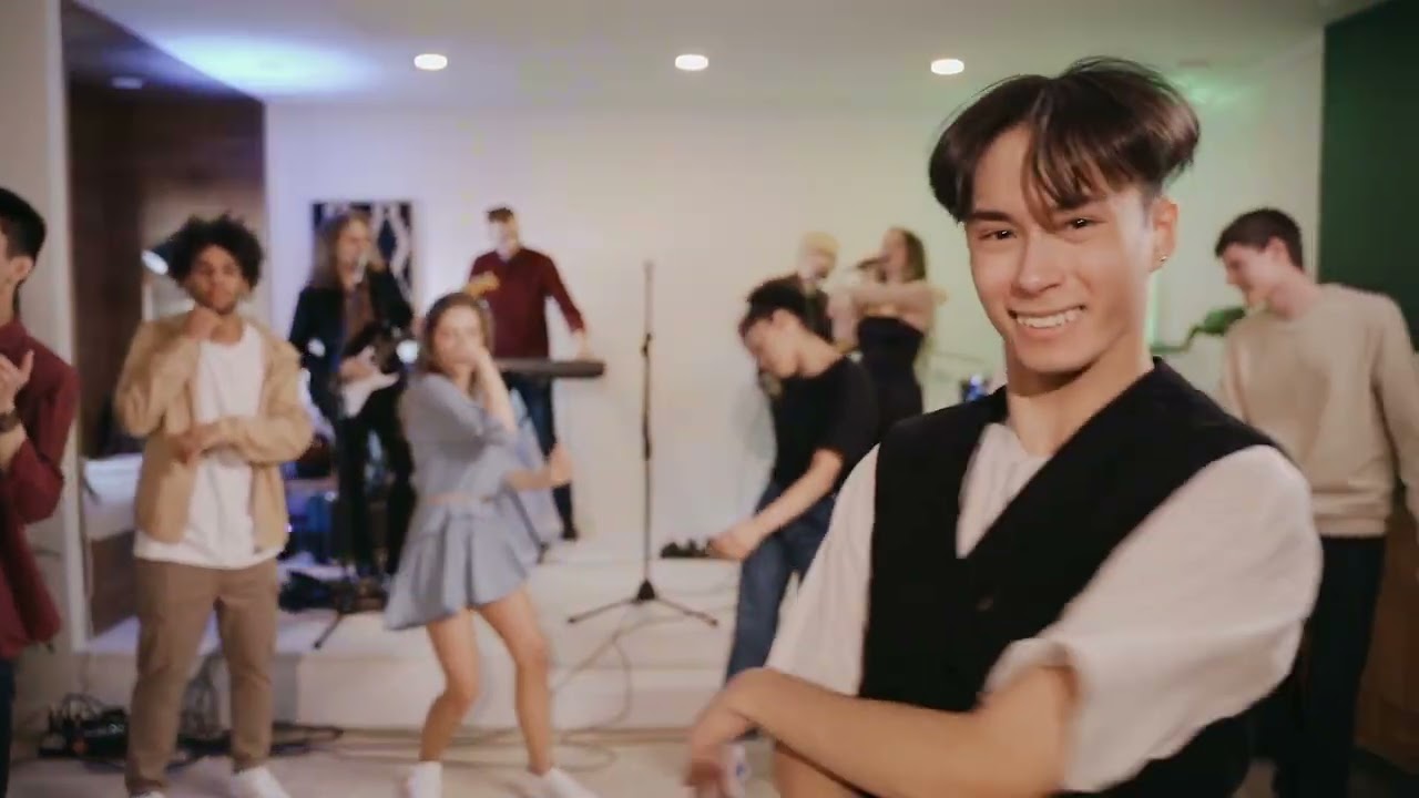 1) « Dans tes yeux » – Chanson Pop d’Amour (Paroles originales Foaleng Lowe René)