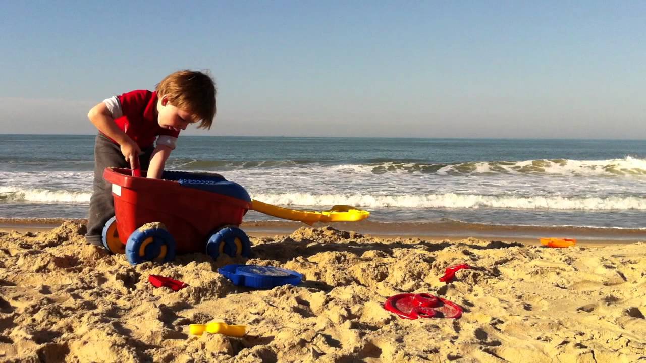 Caio and the Beach Toys