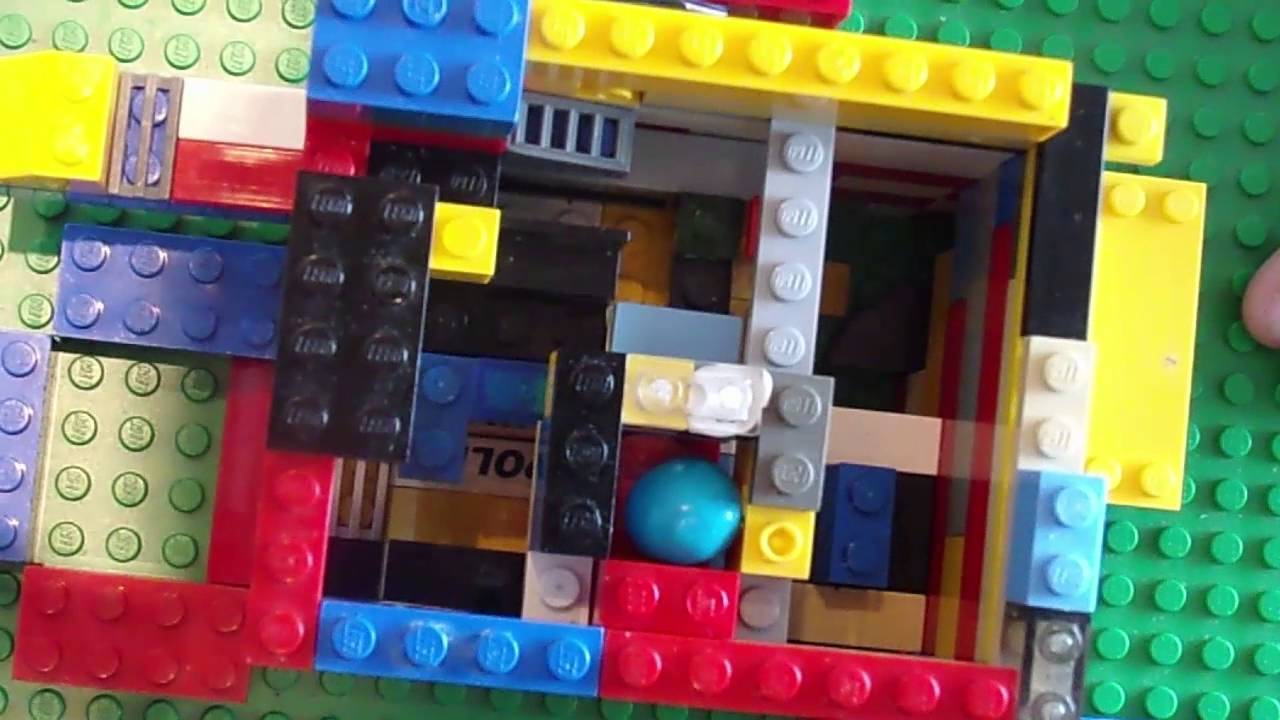 -MATP21-Présentation d'un DISTRIBUTEUR DE BONBON EN LEGO