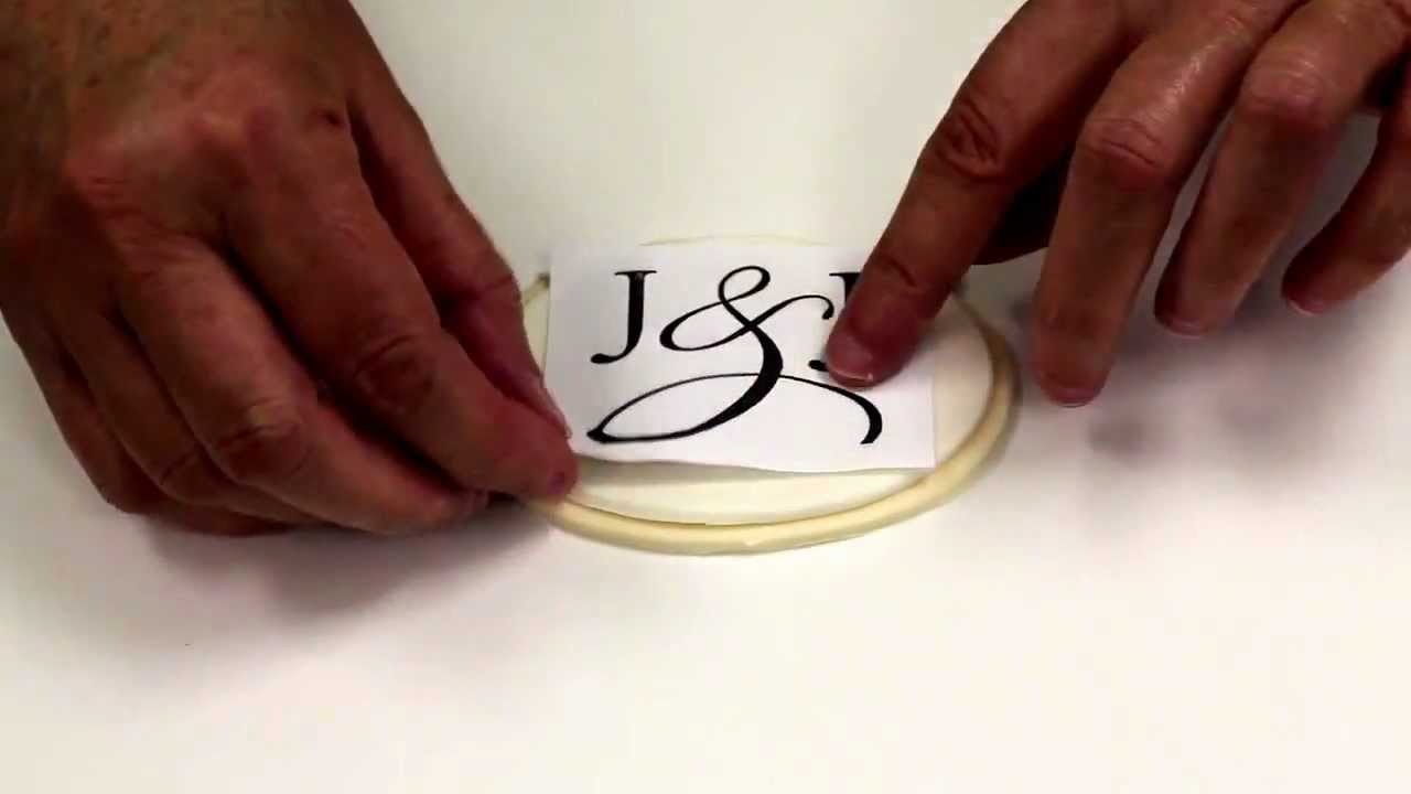 A Simple Way to Hand Paint a Monogram on Gumpaste
