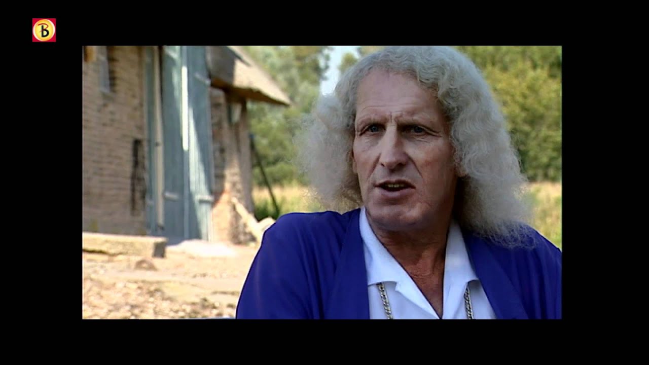 Portret van travestiet Dirkje van Os