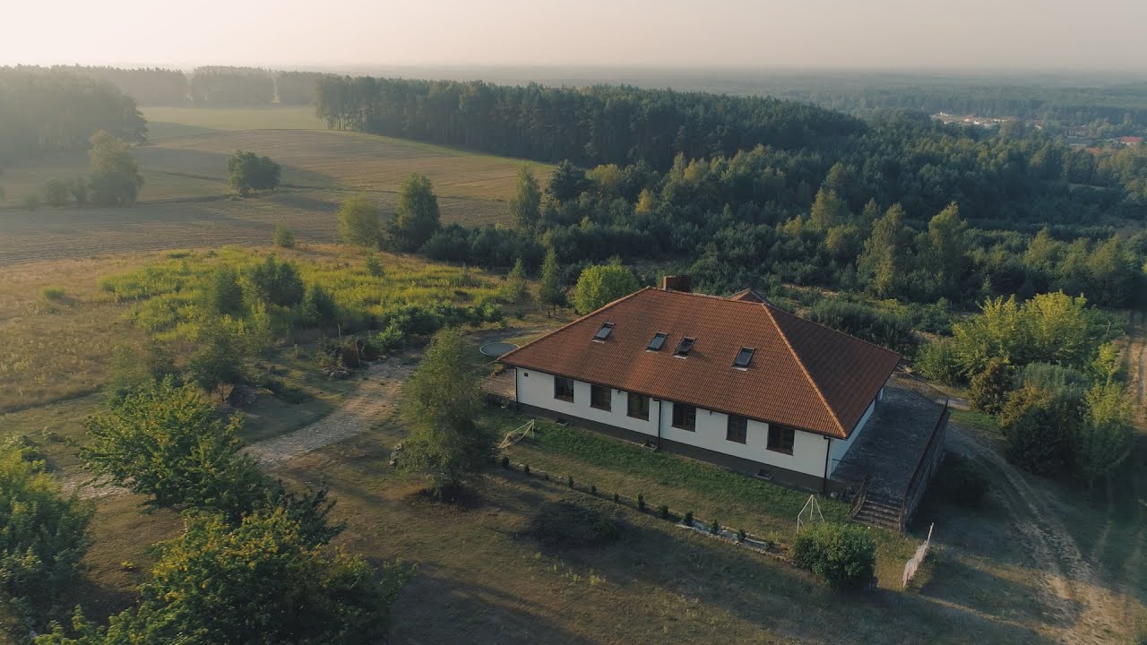 Rezydencja na Morenowym Wzgórzu - film z drona 4K