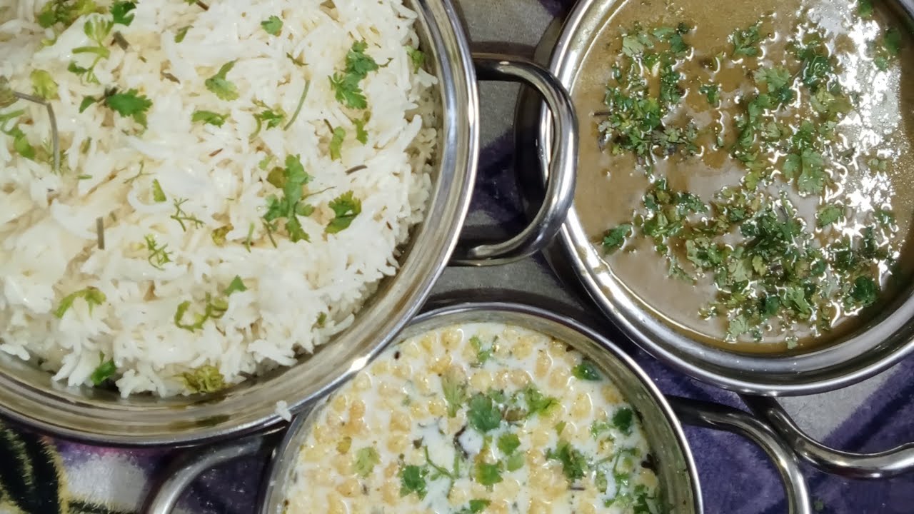 Dal makhani with rice and raita 