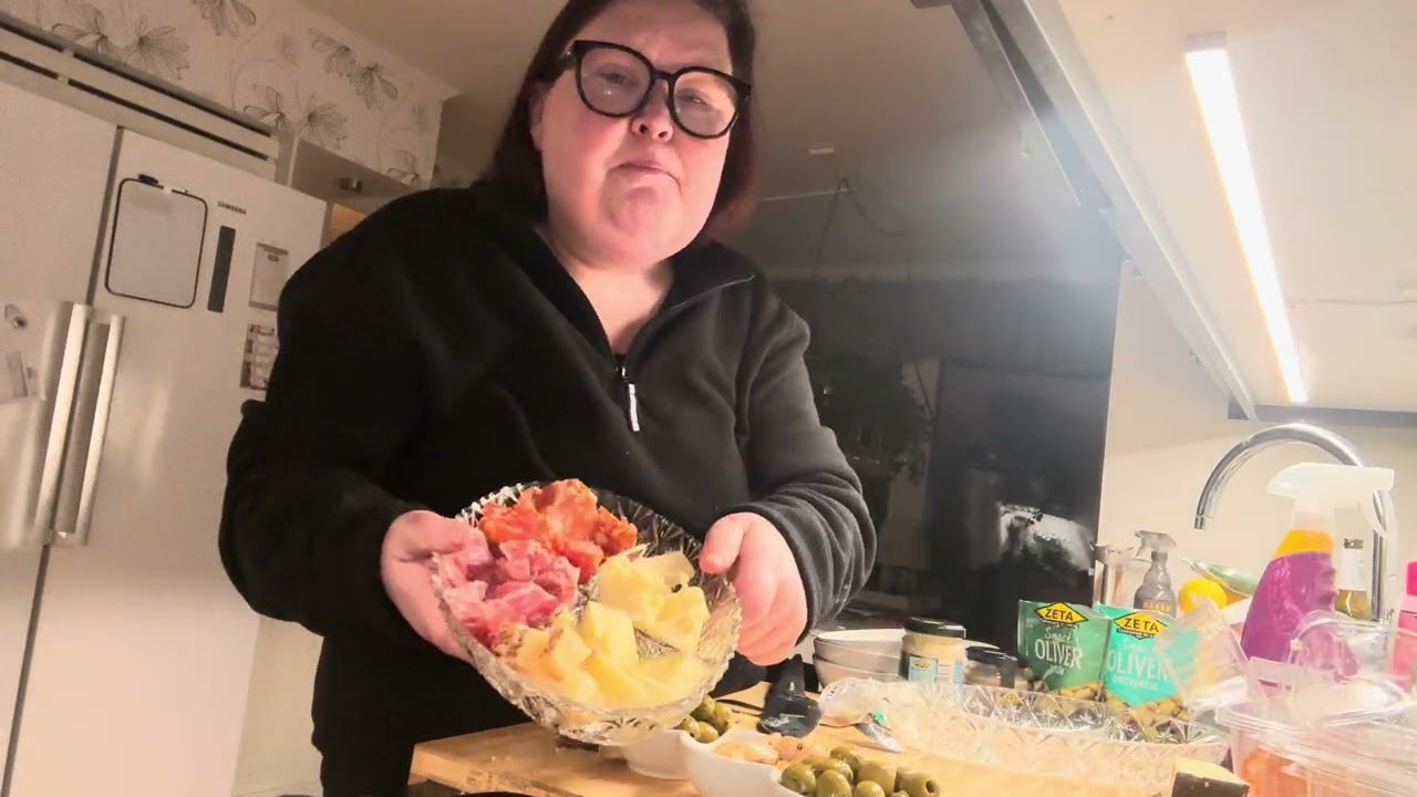 Mellomys Deluxe ✨ Charkbricka, ostar & snacks för en perfekt Mello-kväll!