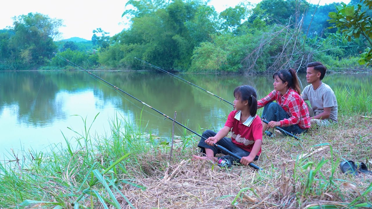 Fishing Rod Jerked Violently / Foster Parents With Girl Conquer Black Carp / Fishing Big Fish /