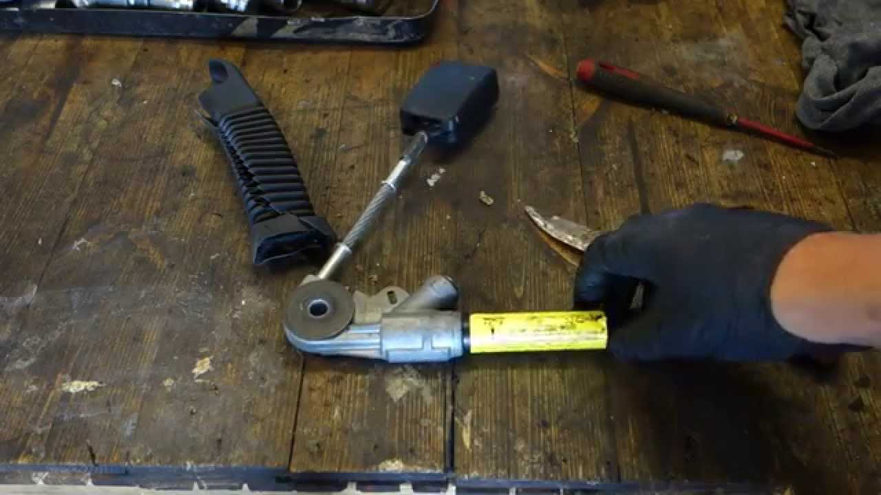 How works BMW car seat belt lock pretensioner. Years 2000 to 2010