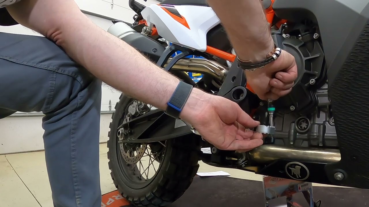 Установка Pivot Pegz на KTM 890 Adventure R