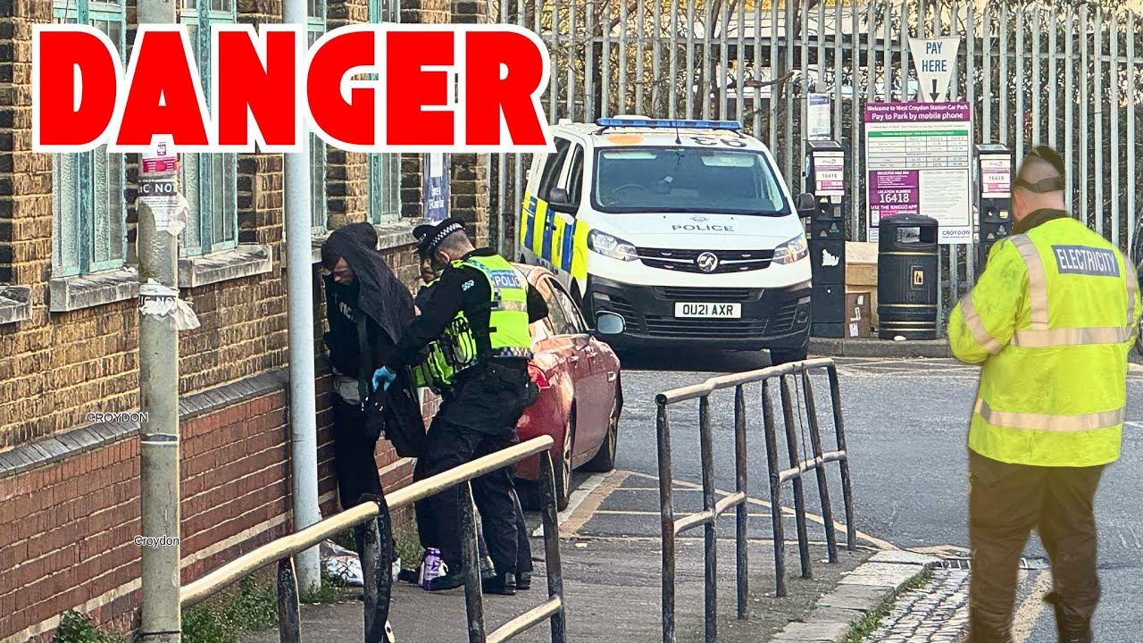DANGER IN CROYDON STREET ROBBERY WHILE TOWN IN POWER CUT