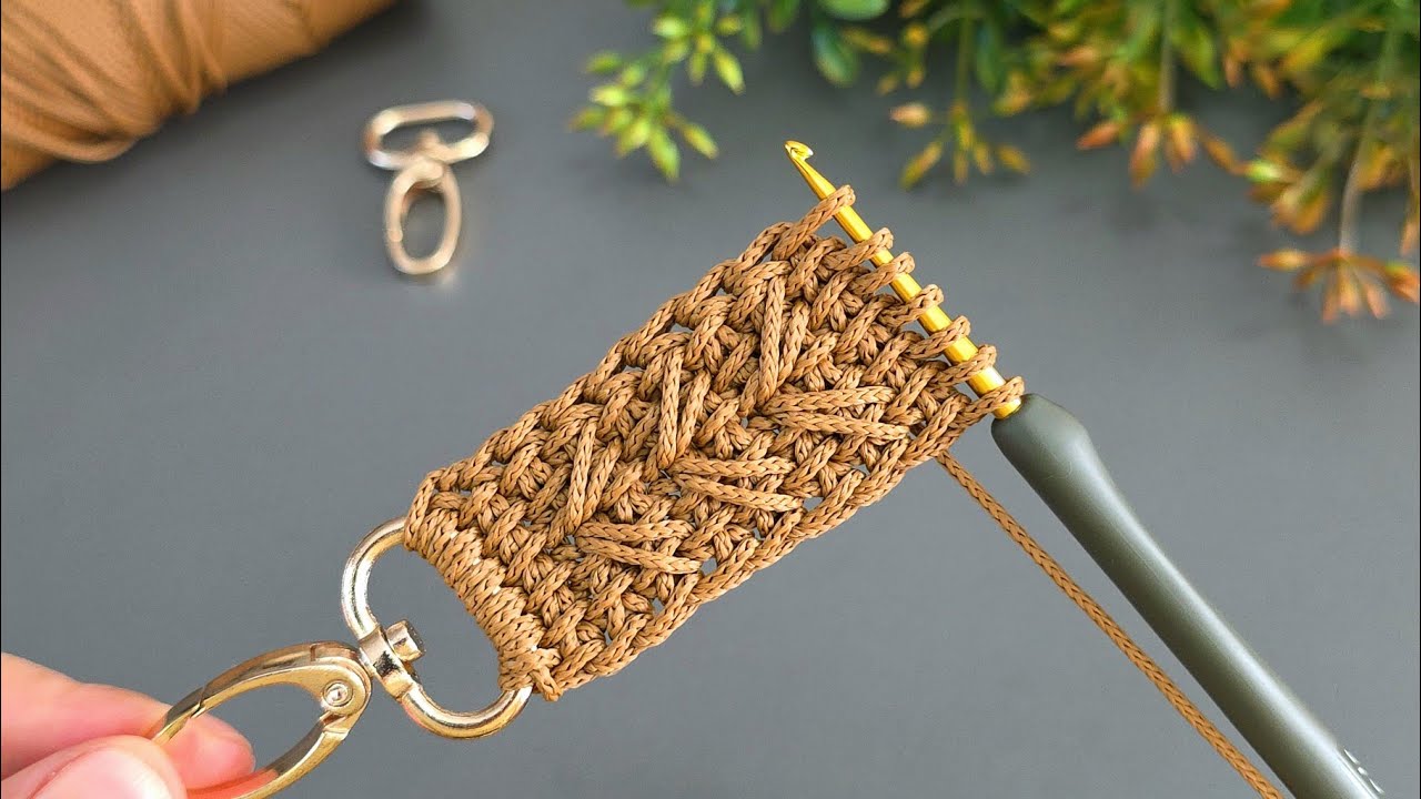 Wow!.. 😇 Tunisian crochet.Sell as many as you can weave. Crochet gorgeous hairband. Belt, bag handle