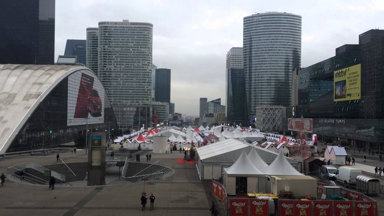 La D&eacute;fense is a major business district of the Paris Metropolitan Area