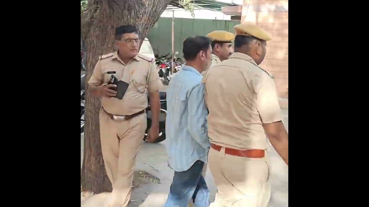आधी रात को 17.50 लाख रुपये के साथ पुलिस सटोरिये को पकड़ा...