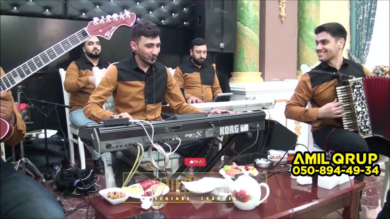aynadan g&ouml;zeli oxuyan Amil Agcabedili  gitara Elbeyi Qedimov