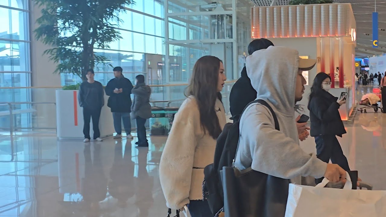 Krystal Jung 크리스탈 Airport Departure 1-25-2025