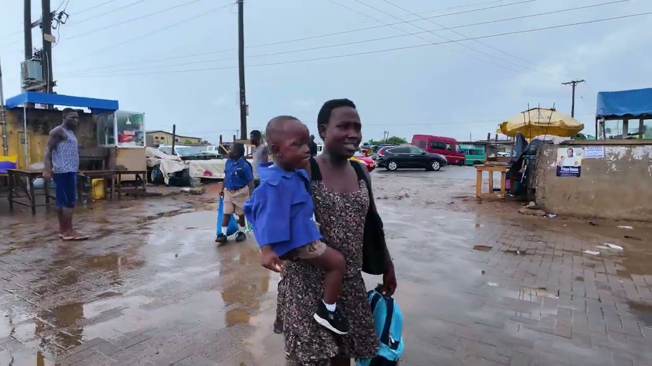 HEAVY RAINS IN AFRICA COMMUNITY MARKET GHANA ACCRA NUNGUA