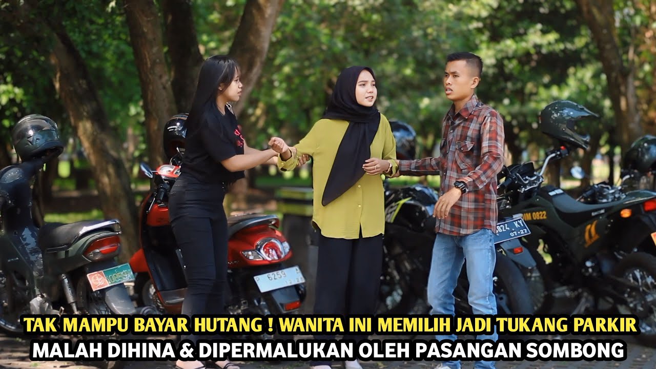 TAK MAMPU BAYAR HUTANG ! WANITA INI JADI TUKANG PARKIR, MALAH DIHINA & DIUSIR OLEH PASANGAN SOMBONG