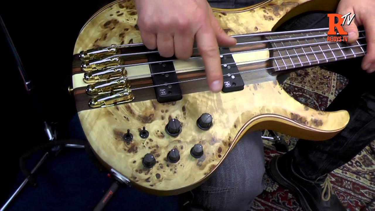 Демонстрация бас-гитары Ibanez BTB1605 на выставке Headstock Expo 2015.