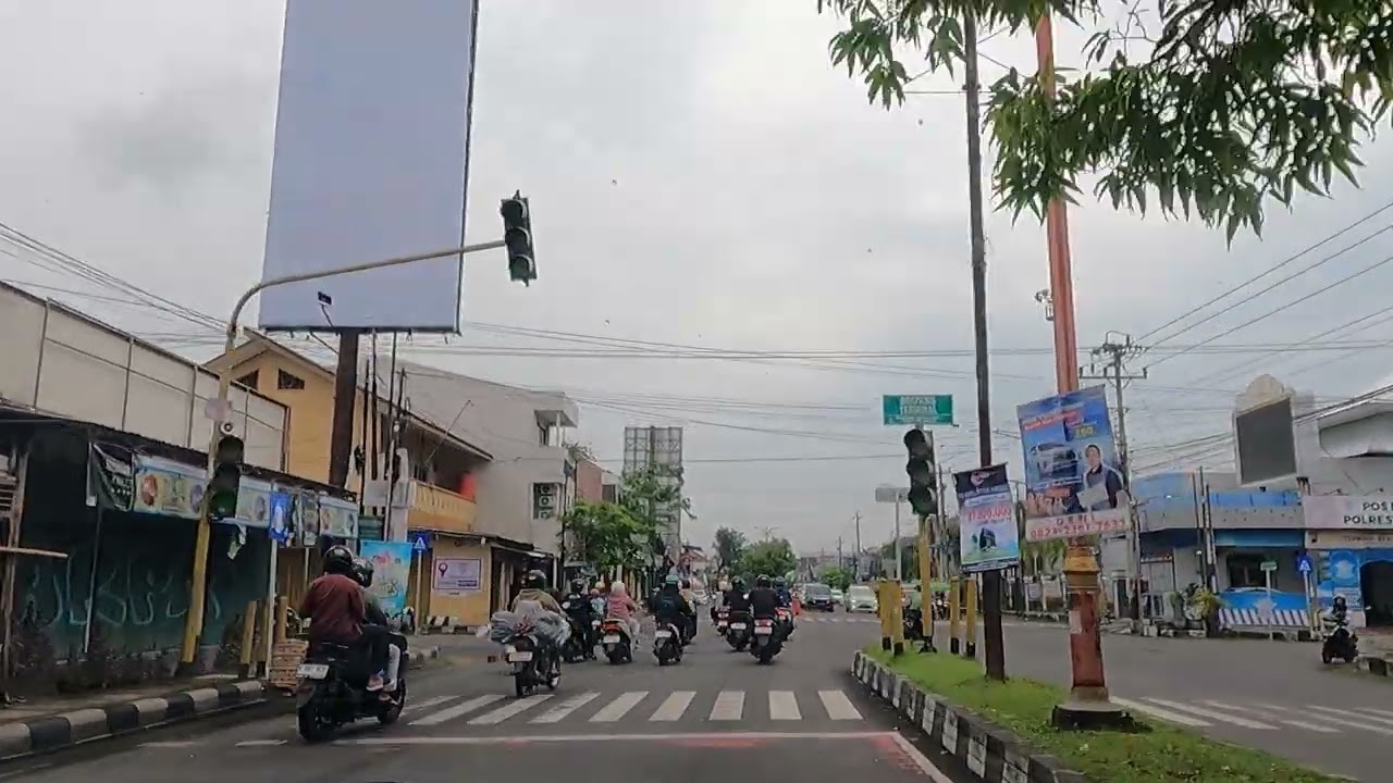Suasana Perkotaan Cilacap Menuju Tugu Lilin! Ikon Kota yang Bikin Penasaran