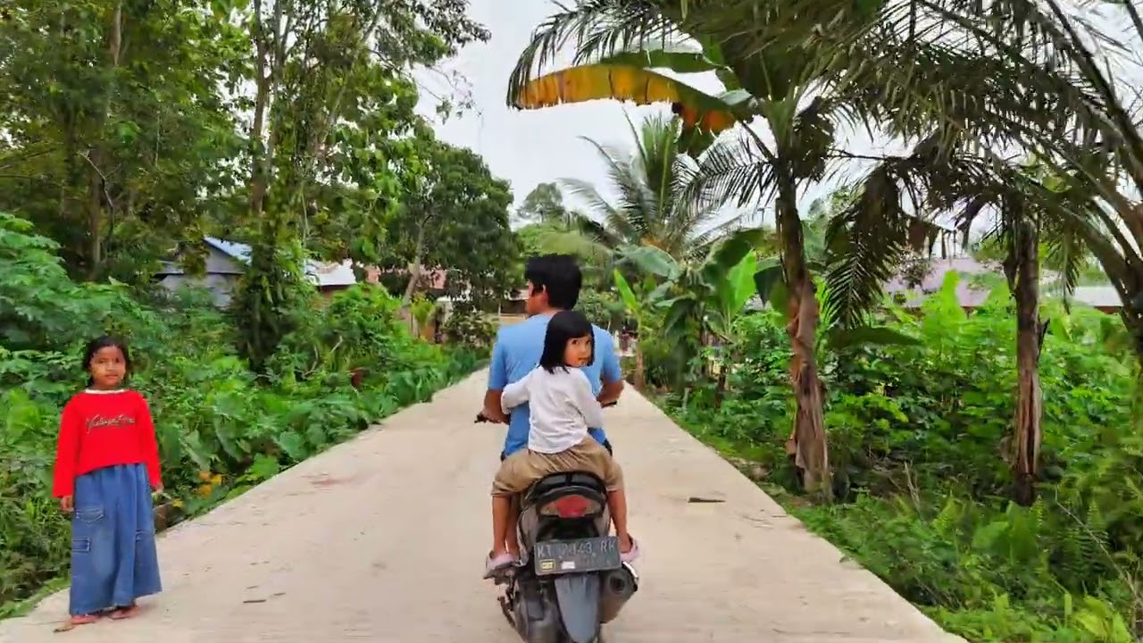 Keliling di gang aulia sangatta bersama anak