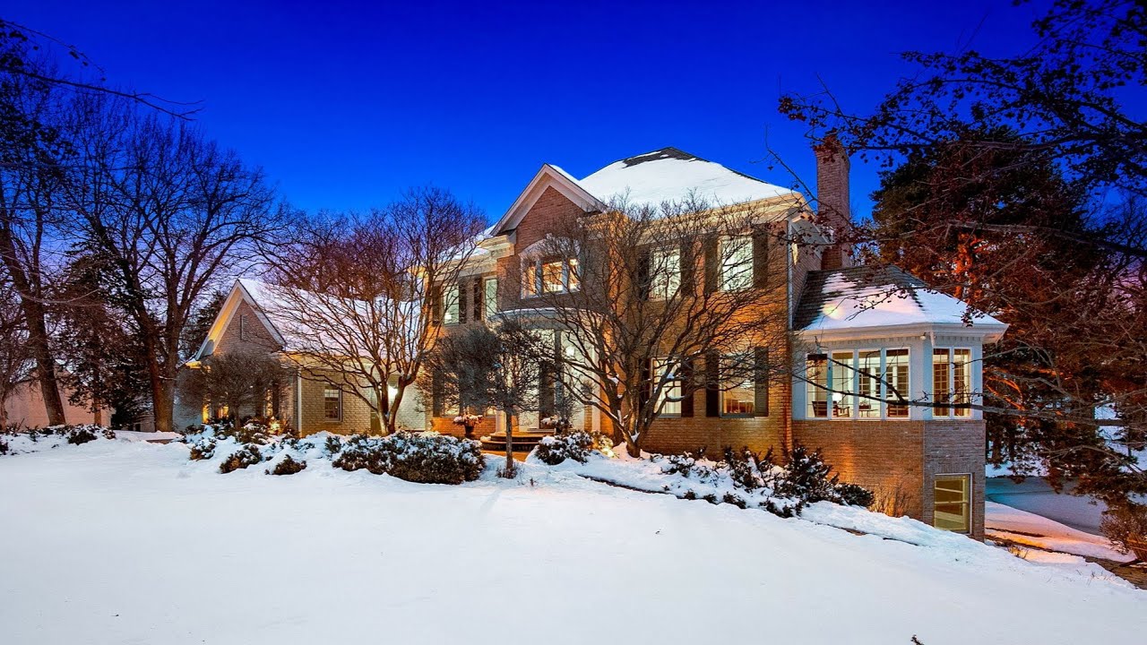 13800 Crowne Hill Lane, Minnetonka, MN 55305