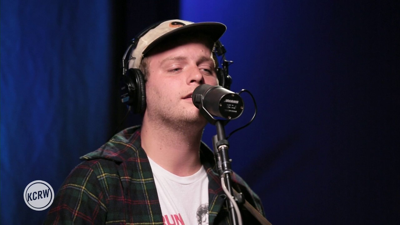 Mac DeMarco performing 
