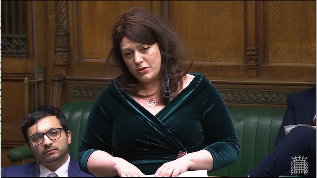 Calling on the Government to recognise service of pregnant women dismissed from the Armed Forces