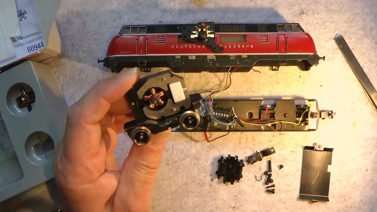 Wolfgangs Märklin Modellbahn Märklin V 200 bekommt Sound ,Leds 5 Pol Motor