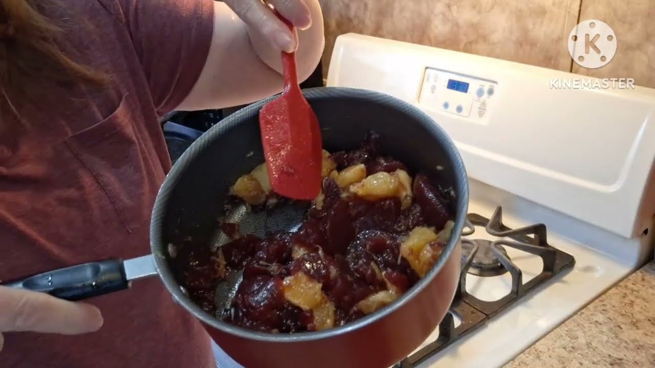 Making a delicious random homemade cranberry orange chicken 😋 