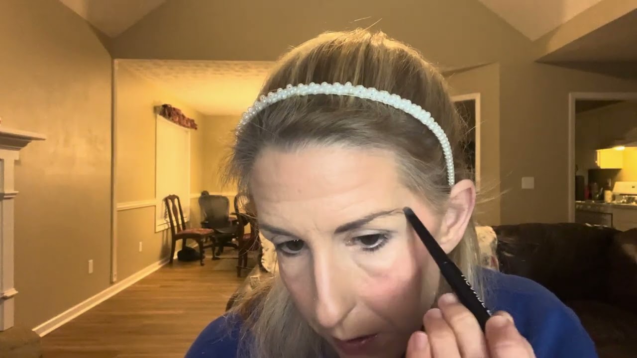 Lets get these eyebrows on & all my makeup! #ucanbemakeup #marieclaire #getreadywithme #makeup