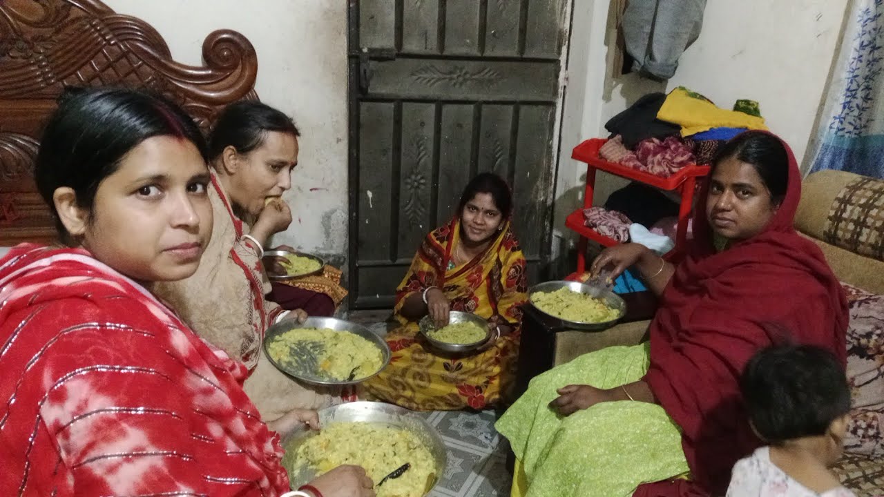 আজ রাত্রি বেলা সবাই মিলে কি দিয়ে পিকনিক করলাম 