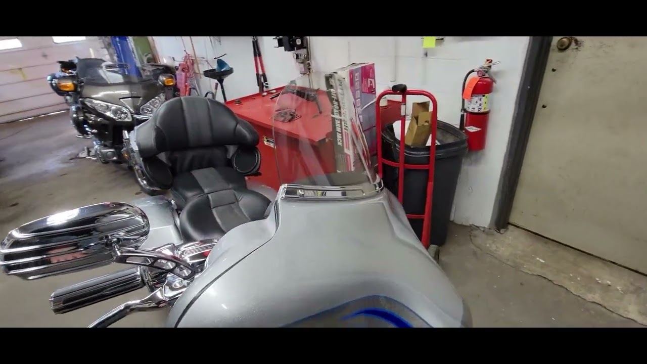 Ultra Classic CVO 2009 года. Во всей красе заводского CVO. Harley Davidson в туринге.