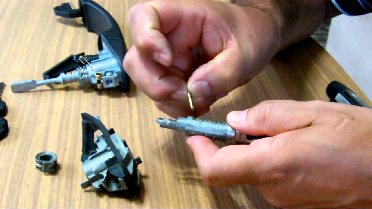Como Cambiar el tambor de llave de cerradura de puerta Gol Power