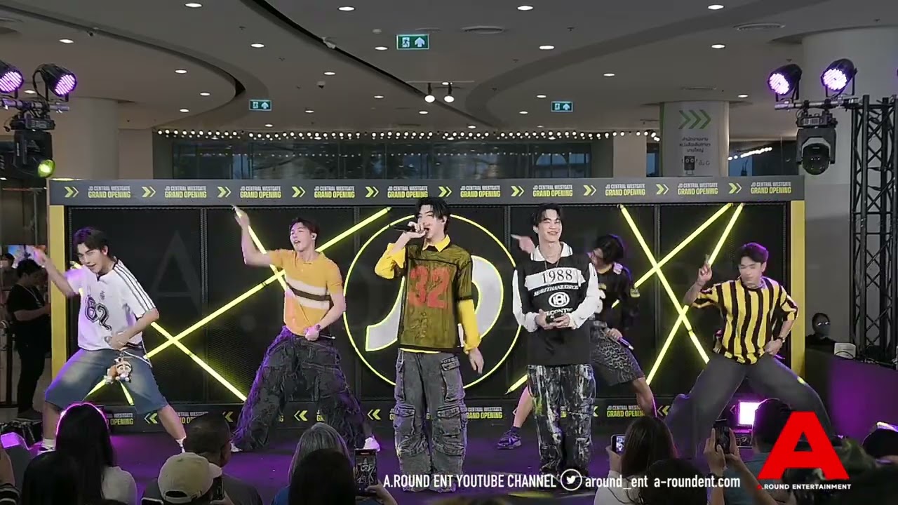 มินิ​คอนเสิร์ต​จาก PROXIE​ ในงานฉลองเปิดสาขาใหม่ของ JD Sports Thailand ​ที่ Central Westgate