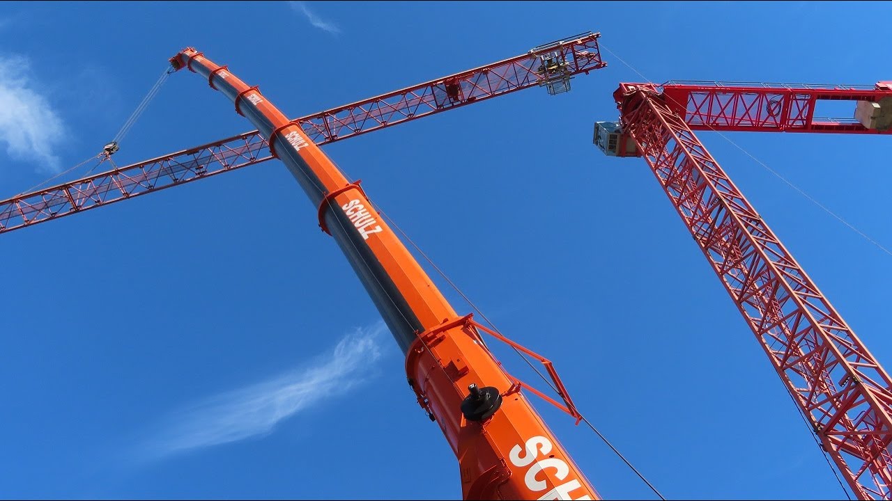 LIEBHERR LTM 1300-6.2 vom KRANDIENST SCHULZ bei der Demontage eines WILBERT WT 200 e.tronic, Teil 1