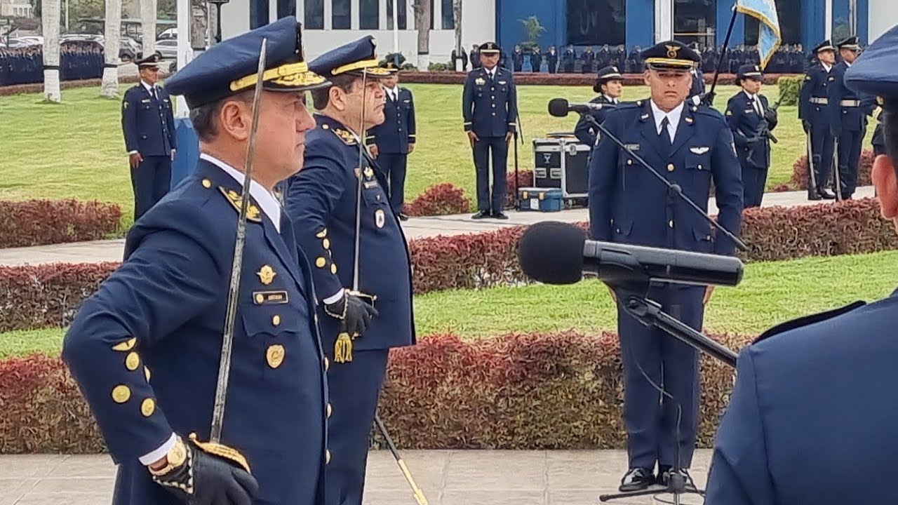 Relevo del Sr. Comandante General de la Fuerza Aérea del Perú