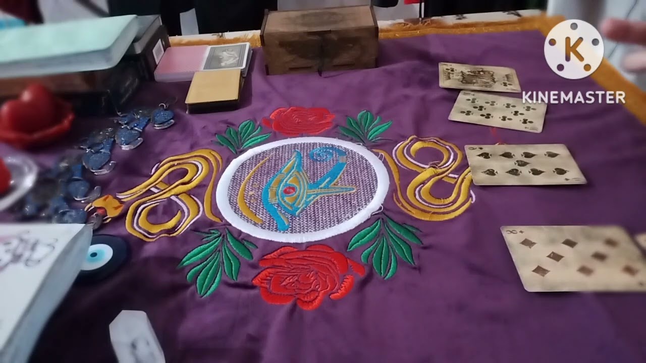 Крестовый король и Соперница.
